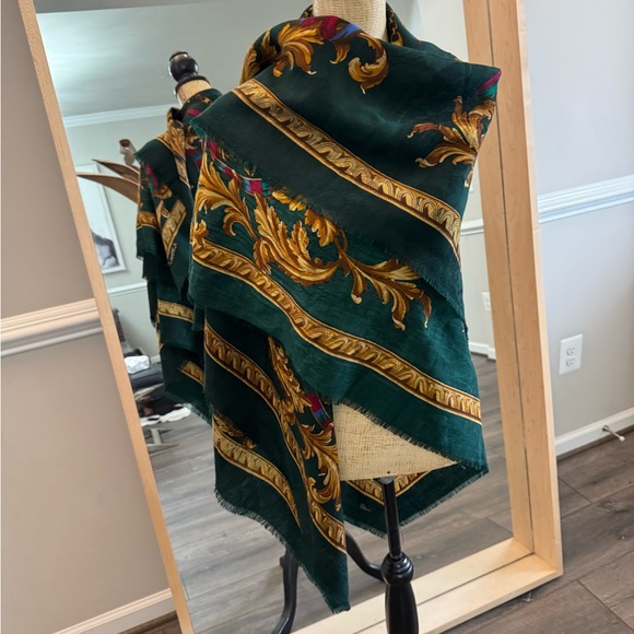 Accessories - Saldarini Elegant Green and Gold Scarf